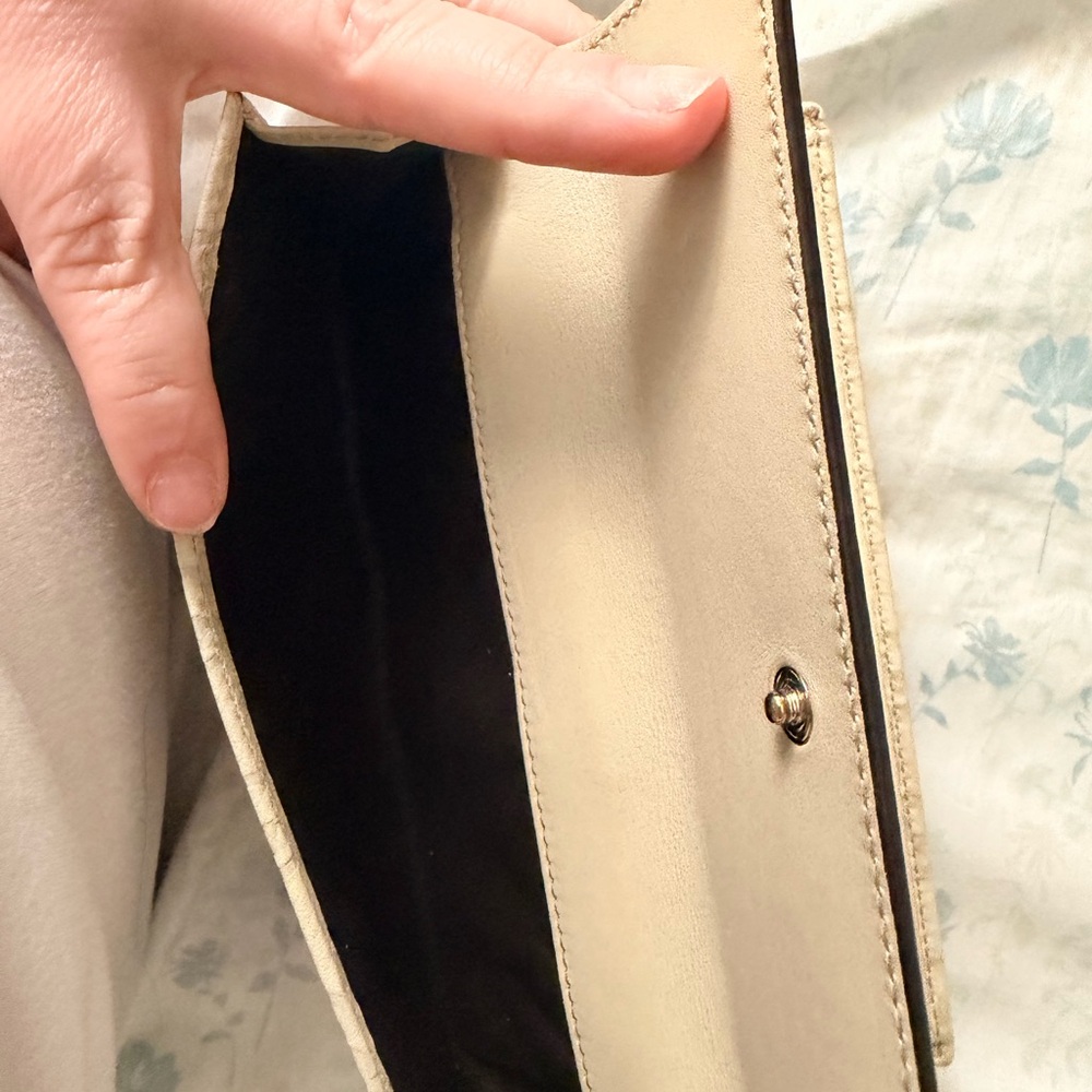 Gucci Tan Monogram Clutch With Box and Authentication included Open to offers - Picture 4 of 9